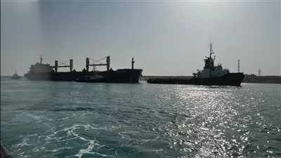قناة السويس: انتظام حركة الملاحة فور انتهاء قطر سفينة بضائع للغاطس الخارجي