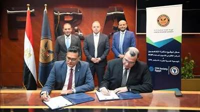 توقيع بروتوكول تعاون بين المركز الإقليمي للتمويل المستدام والجمعية المصرية لخبراء الاستثمار