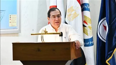 وزير البترول يؤكد أهمية تكثيف الجهود واستثمار الفرص المتاحة لزيادة الإنتاج 