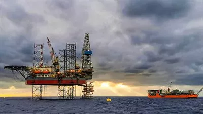 النفط يصعد وسط احتمالات وقف رفع أسعار الفائدة في أميركا