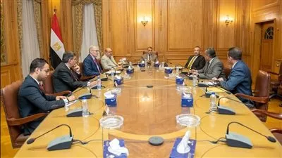 وزير الإنتاج الحربي يتابع الخطط الاستثمارية لمشروعات مركز التميز العلمي والتكنولوجي