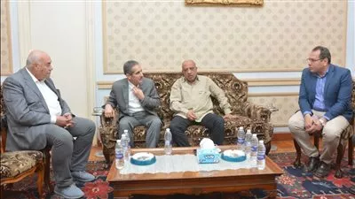 وزير قطاع الأعمال يتابع موقف تنفيذ مشروع تطوير شركة غزل المحلة