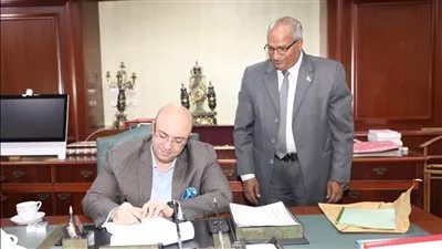 محافظ بني سويف يعتمد نتيجة الشهادة الإعدادية بنسبة نجاح 77.11%