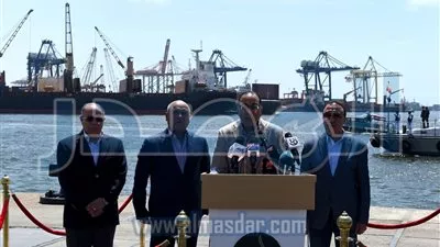 رئيس الوزراء يتابع معدلات تنفيذ المشروعات بمينائي الإسكندرية والدخيلة