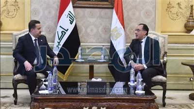 رئيس الوزراء يستقبل نظيره العراقي والوفد المرافق له بمطار القاهرة