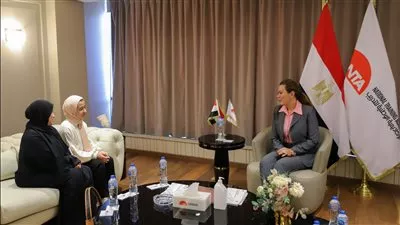 المدير التنفيذي للأكاديمية الوطنية للتدريب تستقبل الطالبة منه الله عماد