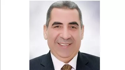 رئيس مصلحة الضرائب يتفقد مراكز كبار ومتوسطي الممولين و ممولي المهن الحرة