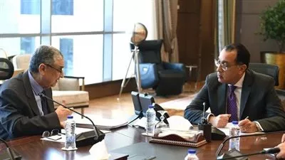 رئيس الوزراء يشدد على اهتمام الدولة بجذب الاستثمارات لقطاع الكهرباء