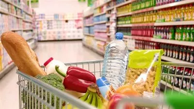 الحكومة تنفي وجود عجز في السلع والمنتجات الغذائية بالأسواق