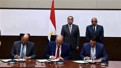 رئيس الوزراء يشهد توقيع عقد لتوريد الهيدروجين وإنشاء وحدة خاصة لتجهيزه وتسويقه
