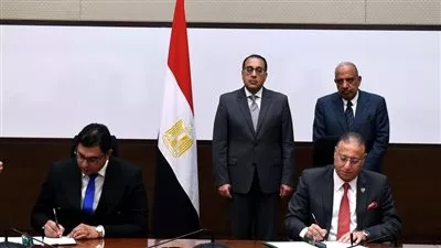 توقيع عقد إنشاء مصنع لإنتاج أسياخ الحديد سابقة الإجهاد