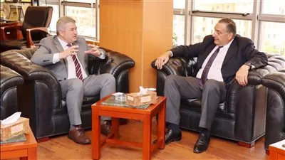 «التنمية الصناعية» تبحث مع «ثيرموسولار» السويسرية إنشاء مجمع صناعي بالعاشر من رمضان