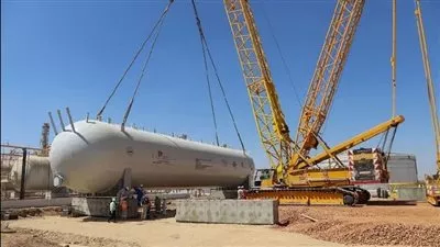 بدء تركيب أوعية تخزين البوتاجاز بمجمع انتاج السولار في أسيوط 