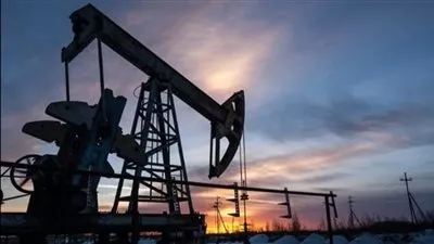 تراجع أسعار النفط وبرنت يسجل 76.11 دولارا للبرميل 