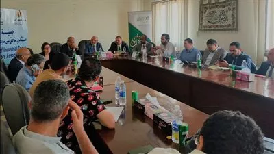 هيئة التنمية الصناعية تبحث حل مشكلات المصانع المتعثرة في بنى سويف والمنيا 