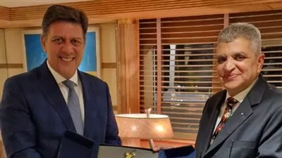 رئيس قناة السويس يبحث مع وزير الشئون البحرية اليوناني سبل التعاون المشترك