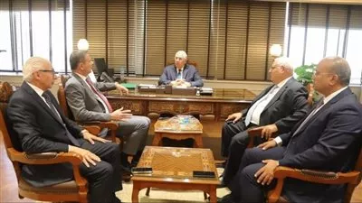 «القصير» يبحث مع قيادات البنك الزراعي المصري سبل دفع تمويل القطاع