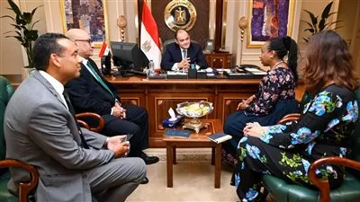 وزير التجارة والصناعة يبحث مشروعات التعاون الحالية والمستقبلية مع «اليونيدو»