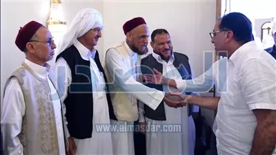  رئيس الوزراء يلتقي كبار المشايخ والعواقل وأعضاء مجلسي النواب والشيوخ بمطروح