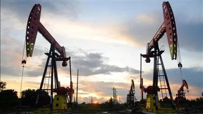 السعودية وروسيا تمددان الخفض الطوعي لإنتاج النفط لشهر آخر