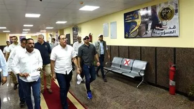 رئيس الوزراء يتفقد وحدة مرور واحة سيوة