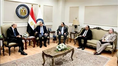 وزير البترول يبحث مع شركة توتال الفرنسية الإسراع باستكشاف الغاز بالبحر المتوسط