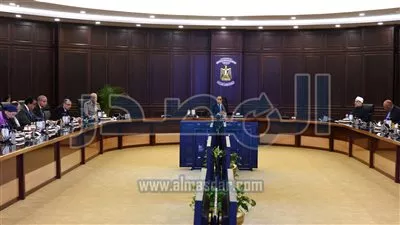 رئيس الوزراء يكشف عن أسباب تخفيف أحمال الكهرباء