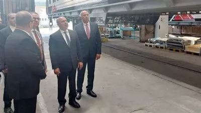 وزير النقل يبحث مع شركة مجرية سبل توطين صناعة عربات السكك الحديدية