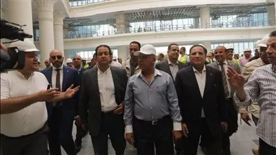 وزير النقل يصطحب وفدا برلمانيا لتفقد محطة سكك حديد صعيد مصر 