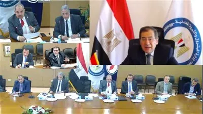 وزير البترول يؤكد أهمية التنسيق بين شركات منطقتي الصحراوين الغربية والشرقية 