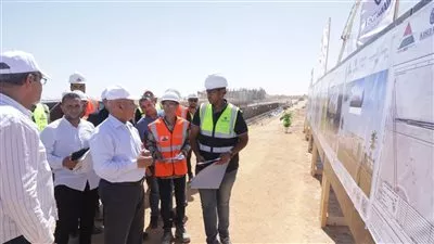 وزير النقل يتفقد مواقع العمل بالخط الأول من شبكة القطار الكهربائي السريع