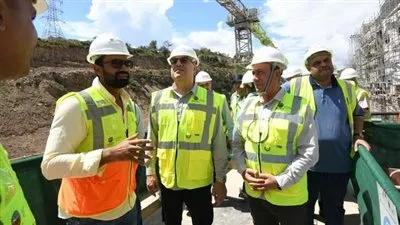 وزير الإسكان يتفقد سير العمل بمشروع سد ومحطة «جوليوس نيريرى» بتنزانيا