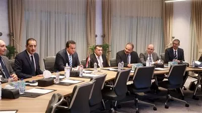 وزير الصحة يبحث سبل التعاون مع مجمع الإصدارات الذكية والمؤمنة