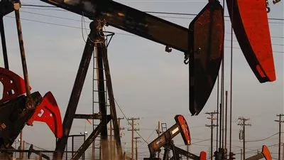 أسعار النفط تغلق قرب أعلى مستوياتها خلال 2023