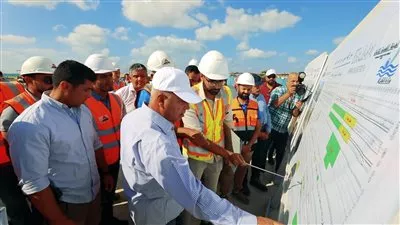 وزير النقل يتفقد مواقع العمل بمشروع القطار الكهربائي السريع «العين السخنة-مطروح» 