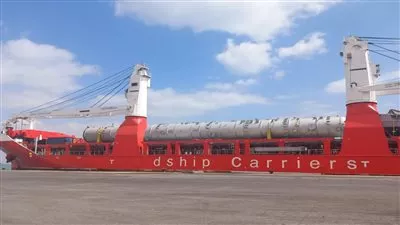 ميناء الأدبية يستقبل سفينتي مثقلات على متنهما 121 طرد لمجمع التفحيم الجديد بالسويس