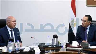 رئيس الوزراء يستعرض خطة تطوير النقل النهري 