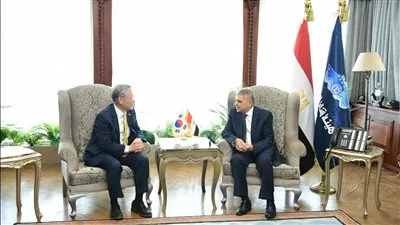 رئيس هيئة قناة السويس يبحث التعاون مع كوريا الجنوبية بمجالات التحول الأخضر