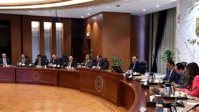 رئيس الوزراء يبحث فرص تعزيز دور القطاع الخاص وتوطين الصناعة