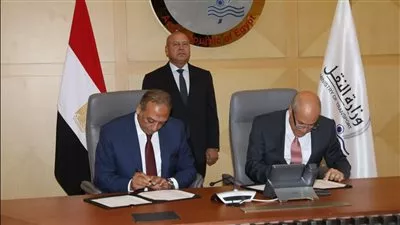  توقيع عقد تمويل وإنشاء الميناء الجاف والمركز اللوجيستي بالعاشر من رمضان 