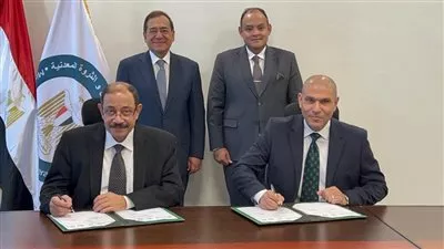 بروتوكول تعاون بين جهاز المشروعات الصناعية و الهيئة الاقتصادية للمثلث الذهبي