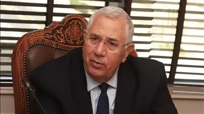 وزير الزراعة يتابع تطوير منظومة كارت الفلاح وحوكمة الأسمدة