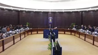 رئيس الوزراء يتابع موقف الإفراج عن السلع والبضائع من الموانئ