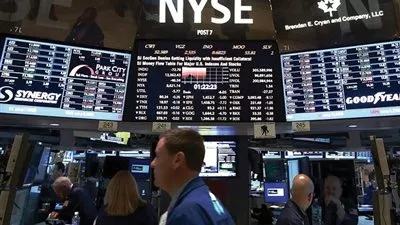 الداو جونز وستاندرد اند بورز 500 يغلقان على انخفاض بفعل بيانات التضخم