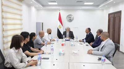 وزير التعليم العالى يتابع الخطوات التنفيذية لتصنيع أول سيارة كهربائية مصرية