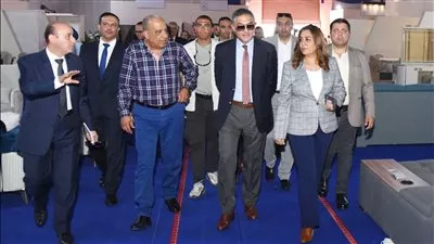رئيس هيئة الاستثمار يسلم عقود تشغيل ورش مدينة دمياط للأثاث