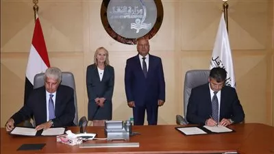 توقيع عقد تنفيذ أعمال البنية الأساسية والأنظمة لمترو الإسكندرية 