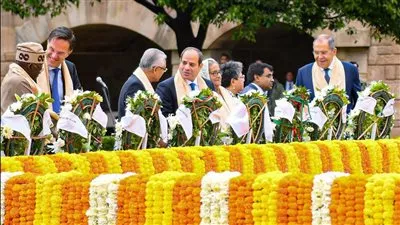 السيسي وقادة مجموعة الـ20 يضعون أكاليل الزهور على ضريح «غاندي»