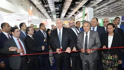 وزير الزراعة يفتتح معرض صحاري ويؤكد: الفلاح أحد دعائم الأمن الغذائي المصري 