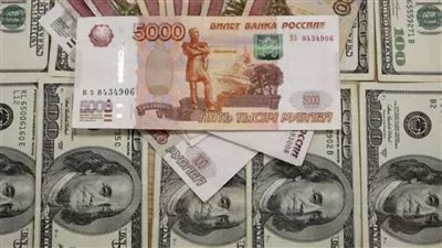 الروبل يسجل أعلى مستوياته مقابل الدولار منذ نهاية أغسطس